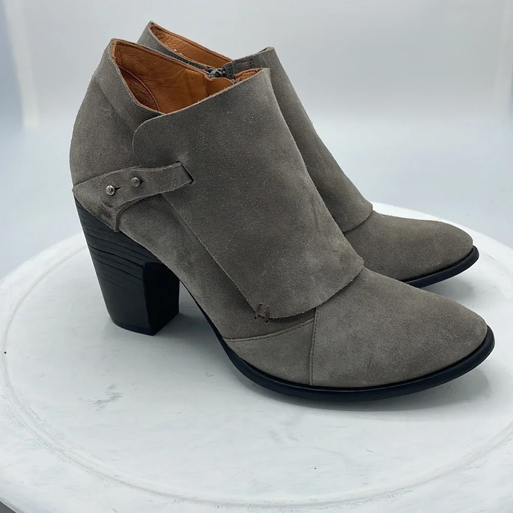 NWOT-Coclico Suede Ankle Boots/Booties